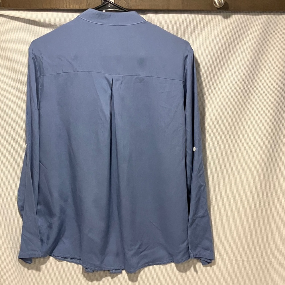 Elegant Women's Blouse with Lace Detail - Picture 6 of 6